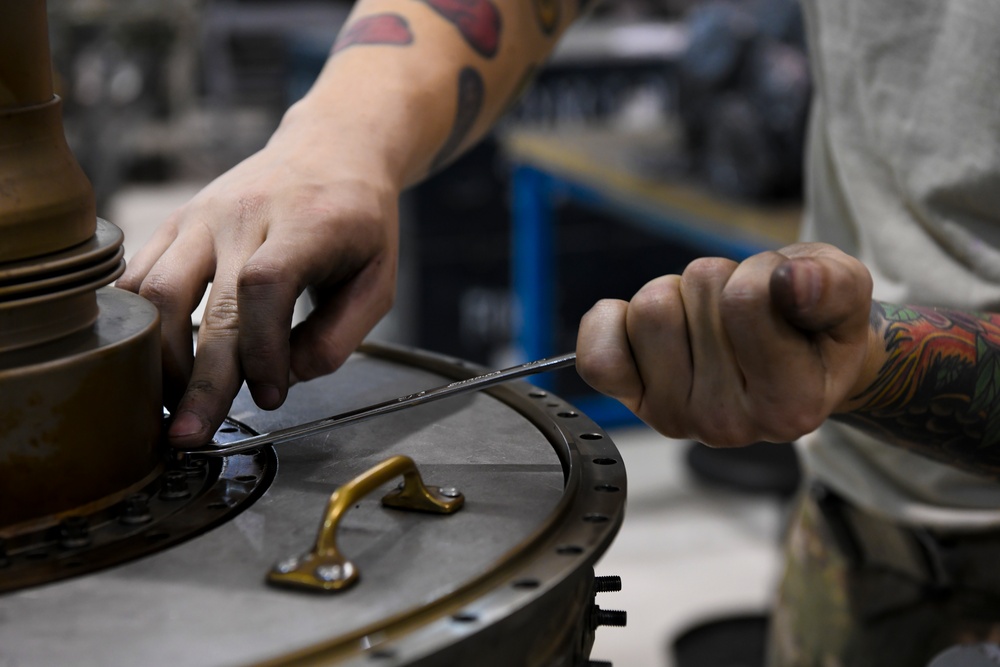 1st SOMXS Propulsion Airmen build engines