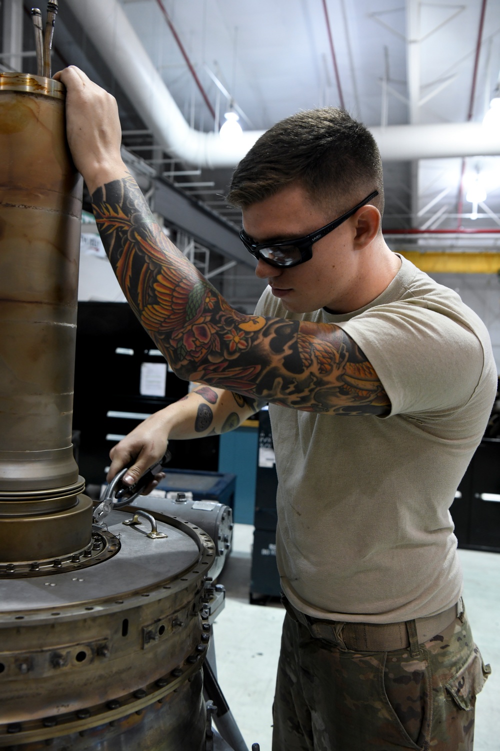 1st SOMXS Propulsion Airmen build engines