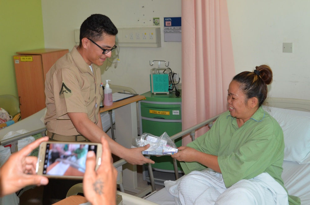 U.S. 7th Fleet Sailors and Marines visit patients in Kota Kinabalu