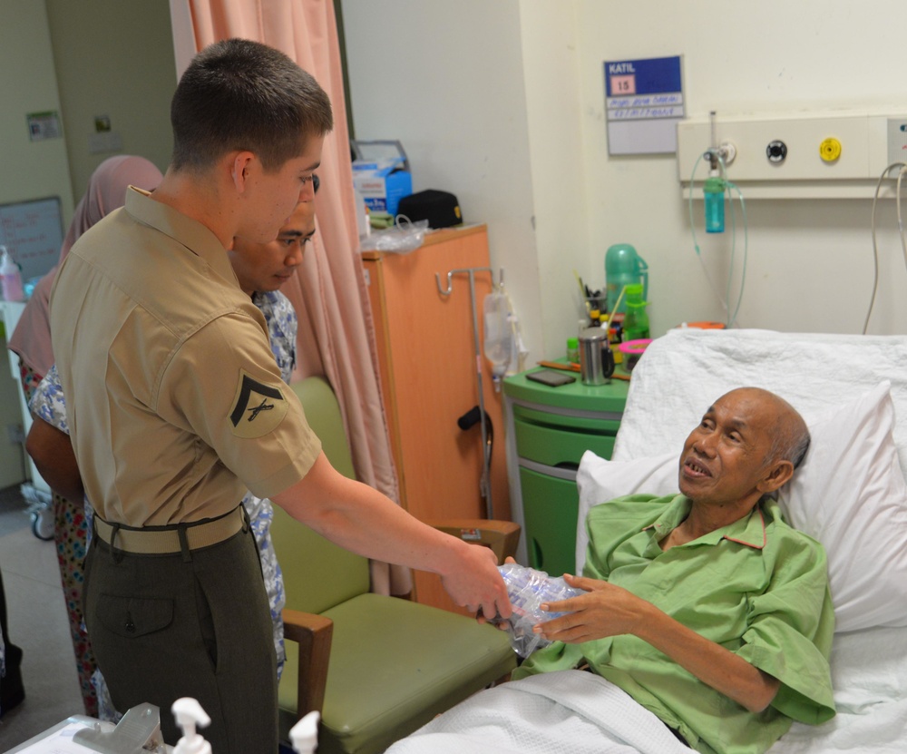 U.S. 7th Fleet Sailors and Marines visit patients in Kota Kinabalu