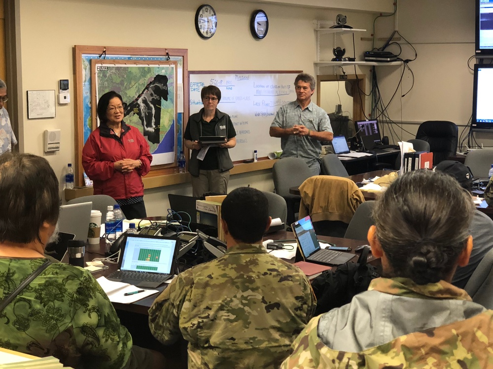 Senator visits Hilo EOC