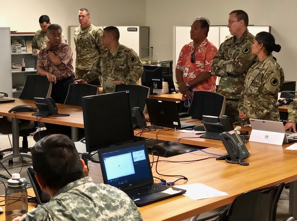 Hawaii Governor visits Task Force 5-0