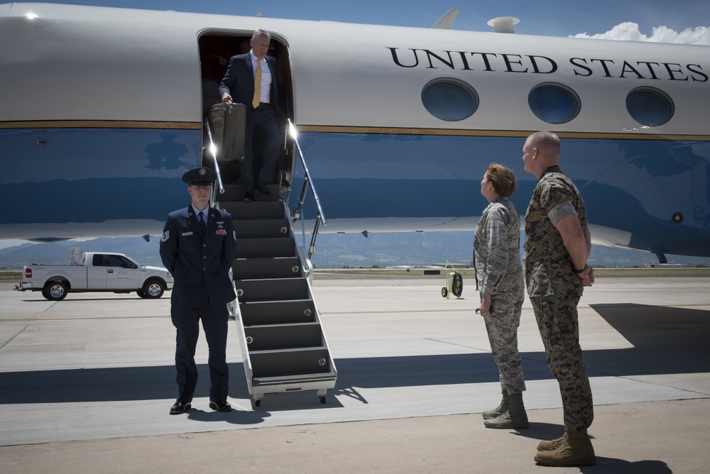 Dignitaries Arrive for NORAD &amp; USNORTHCOM Change of Command