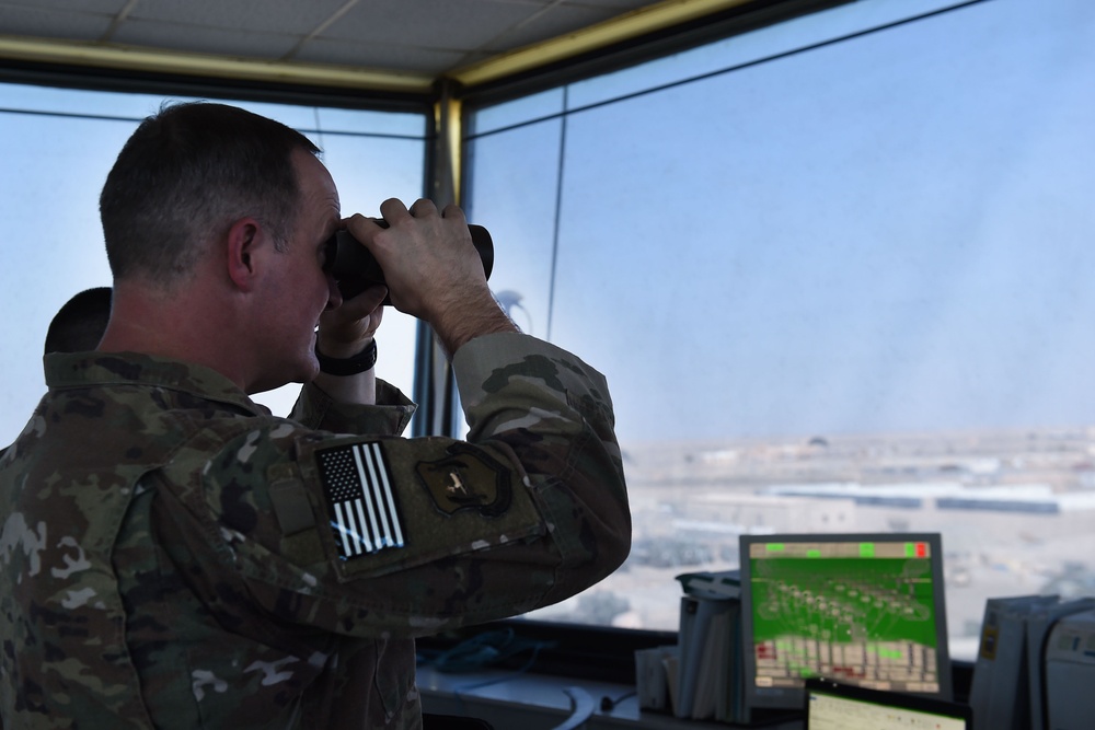 386th AEW command chief visits 407th AEG