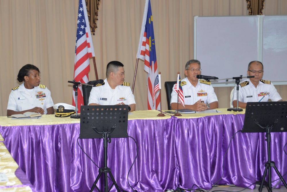 7th Fleet staff participate in U.S.-Malaysia fleet staff talks