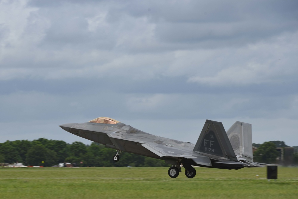 F-22 Raptor Demo Team soars over Hampton Roads