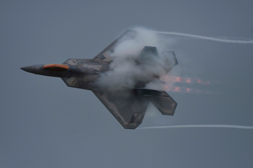 F-22 Raptor Demo Team soars over Hampton Roads