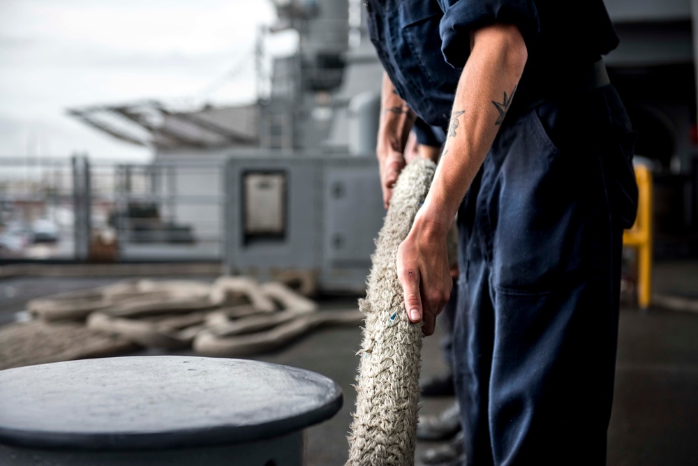 GHWB Sailors Handle Mooring Lines