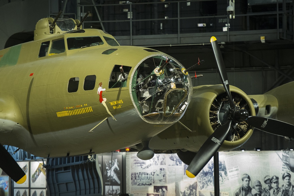 Memphis Belle lands in NMUSAF