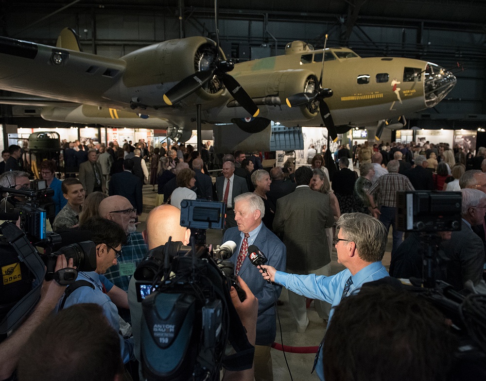 Memphis Belle lands in NMUSAF