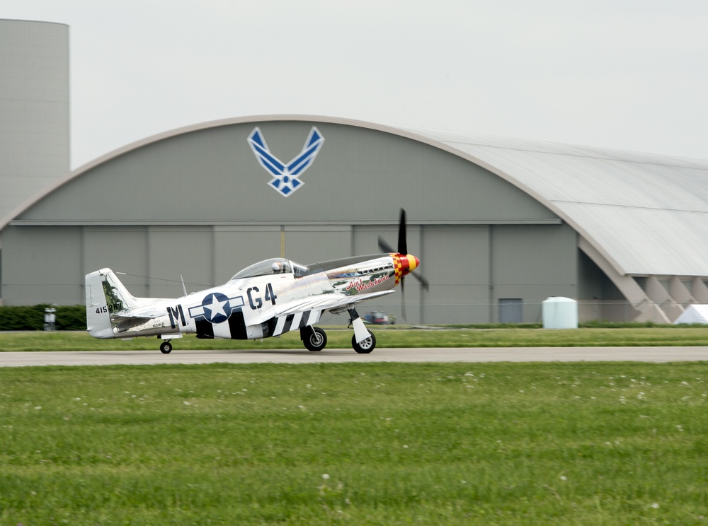 Memphis Belle lands in NMUSAF
