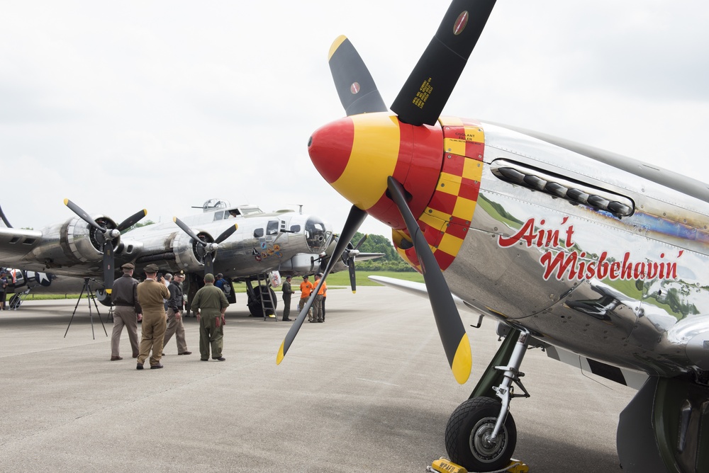 Memphis Belle lands in NMUSAF