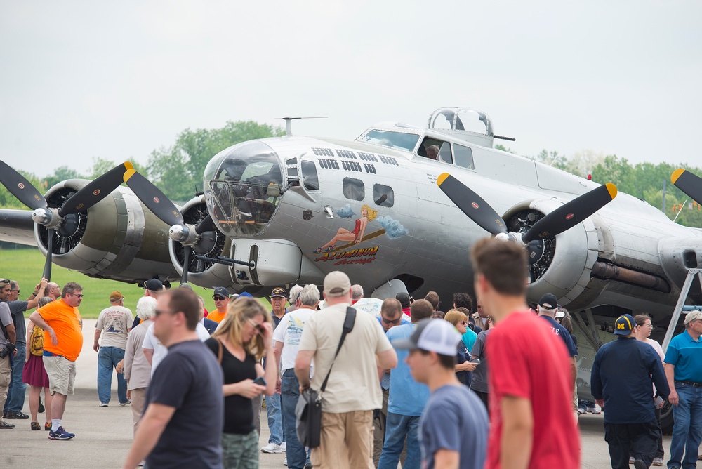 Memphis Belle lands in NMUSAF