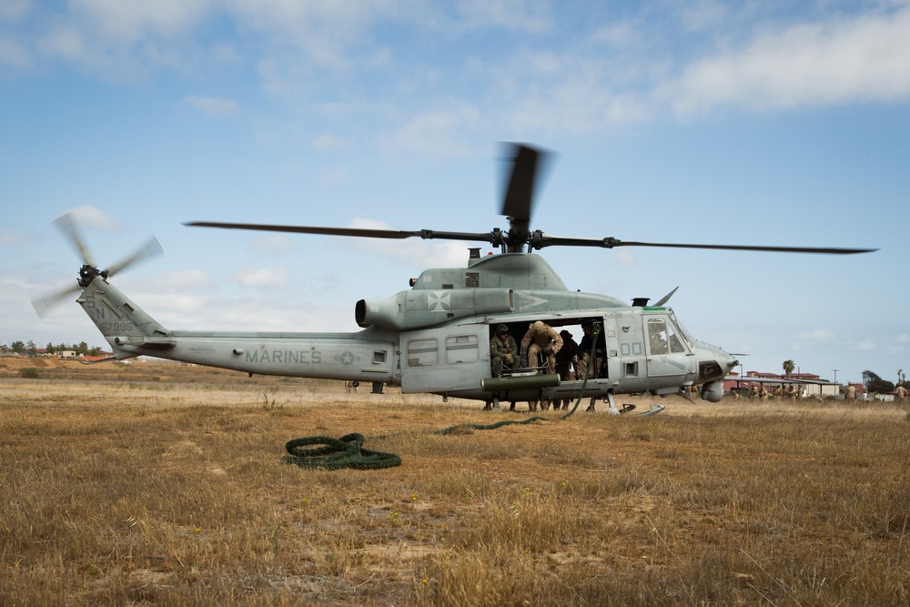 1st LAR with 1st ANGLICO Fastrope Training