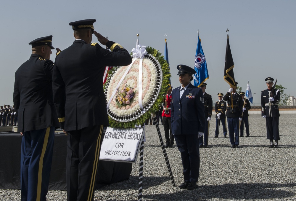 Memorial Day Ceremony Honors the Fallen
