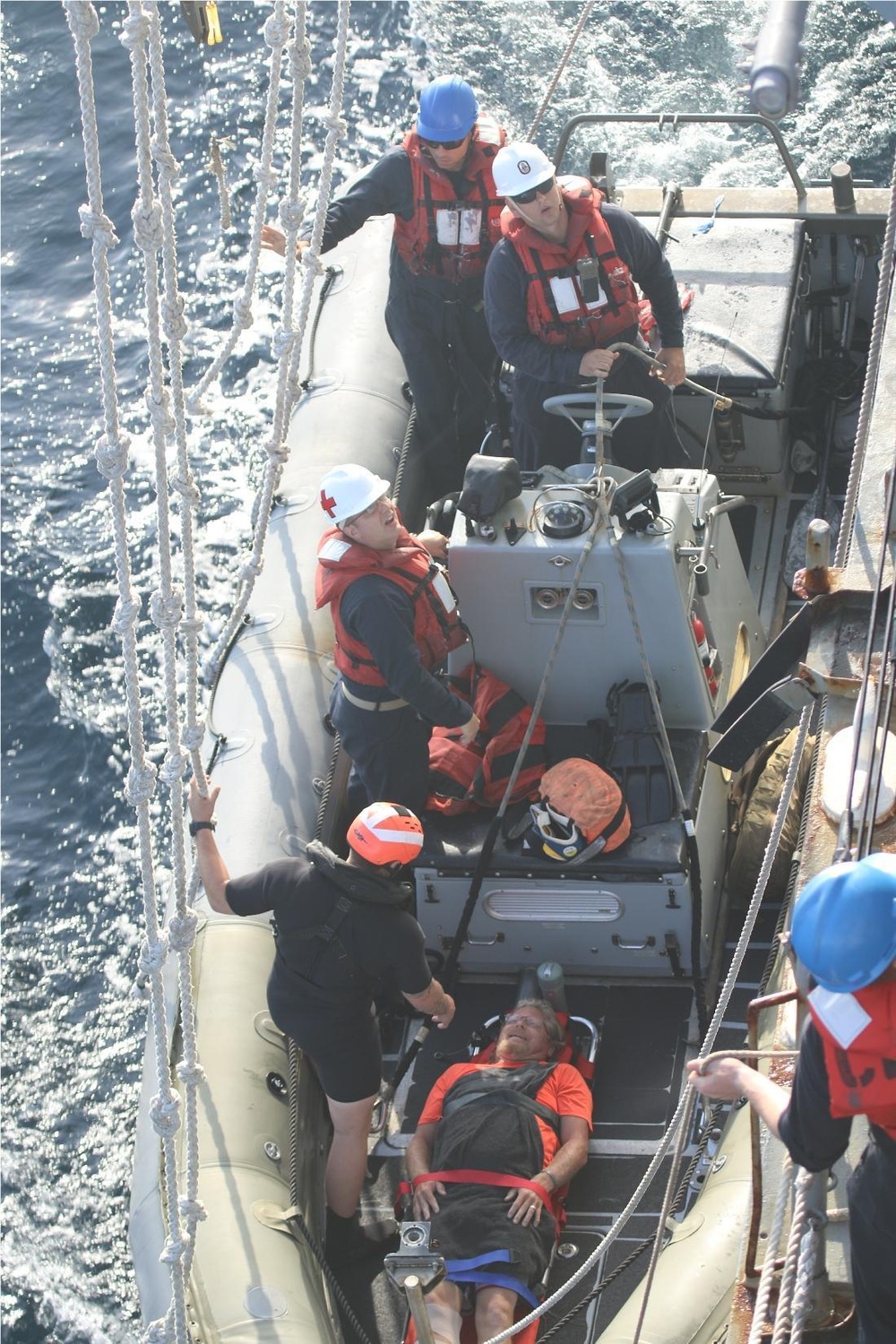 USS Hue City Renders Emergency Medical Assitance