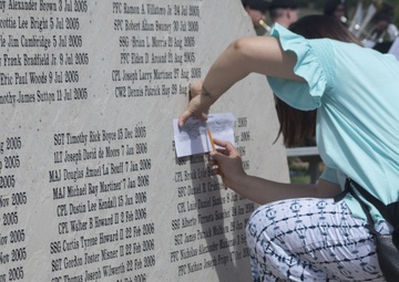 Gold Star family Member Makes Rubbing