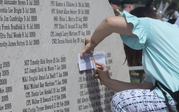 Gold Star family Member Makes Rubbing