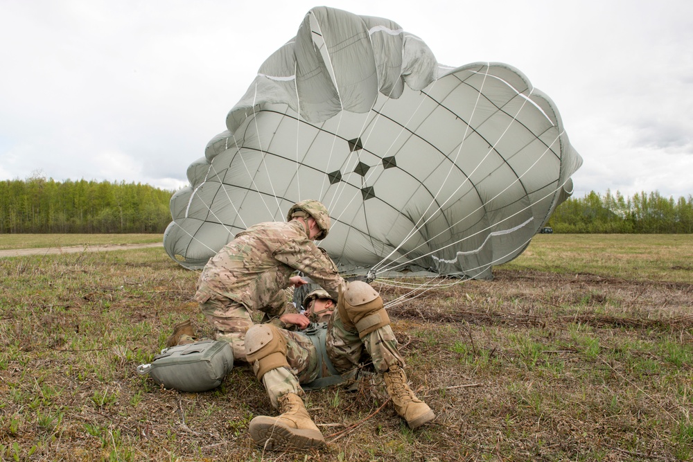 4/25 Spartans conduct airborne training at JBER