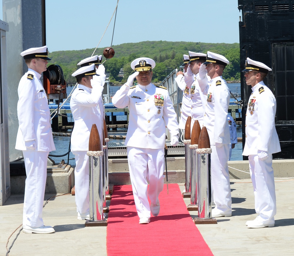 Undersea Warfighting Development Center Holds Change of Command