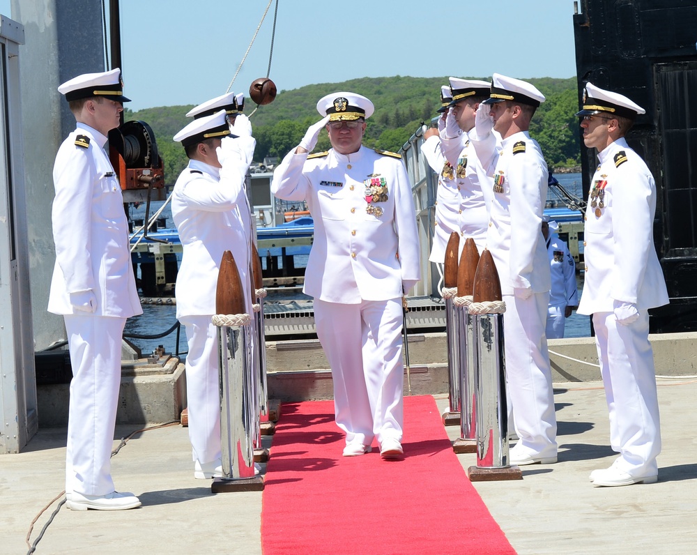 Undersea Warfighting Development Center Holds Change of Command