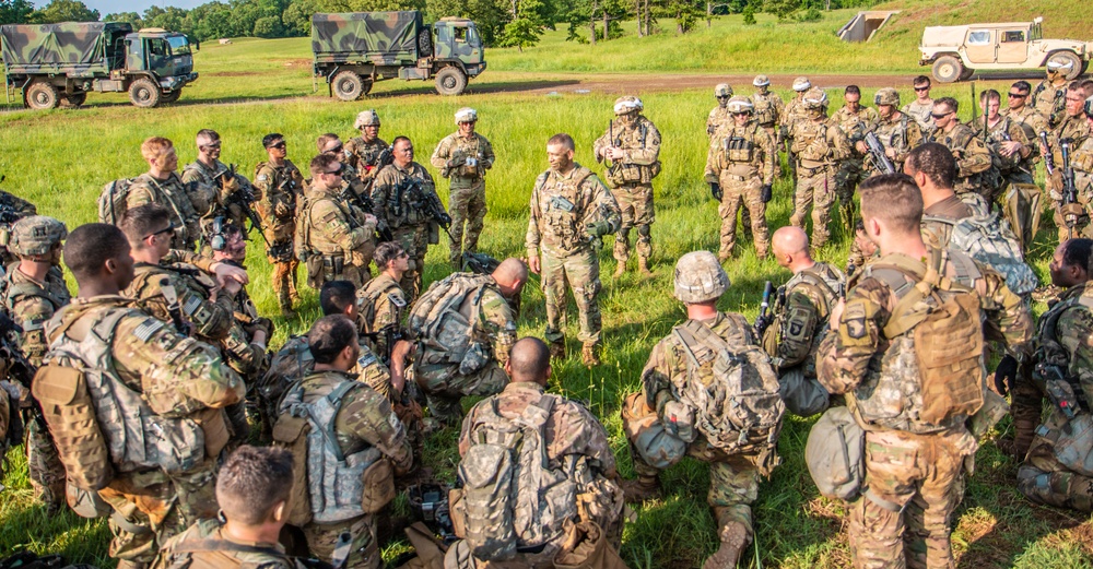 FORSCOM CSM Grinston visits Ft. Campbell