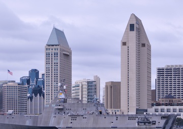 USS Independence (LCS 2) Gets Underway for Sea Trials