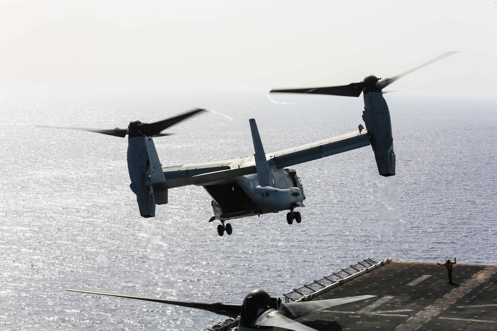 Do you even lift bro? VMM-162 (Reinforced) and CLB-26 conduct external lifts aboard USS Iwo Jima (LHD 7)