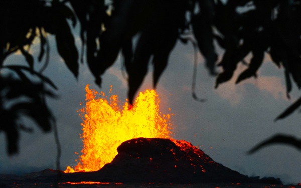 Steady lava flow in Puna