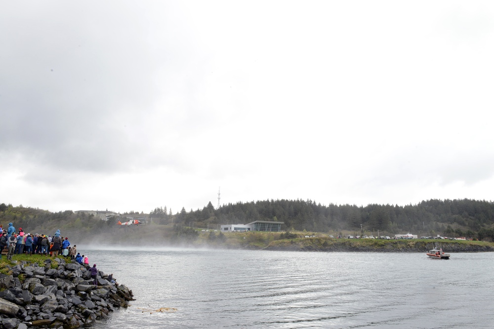 Coast Guard personnel conduct SAR demo at Kodiak Crab Festival