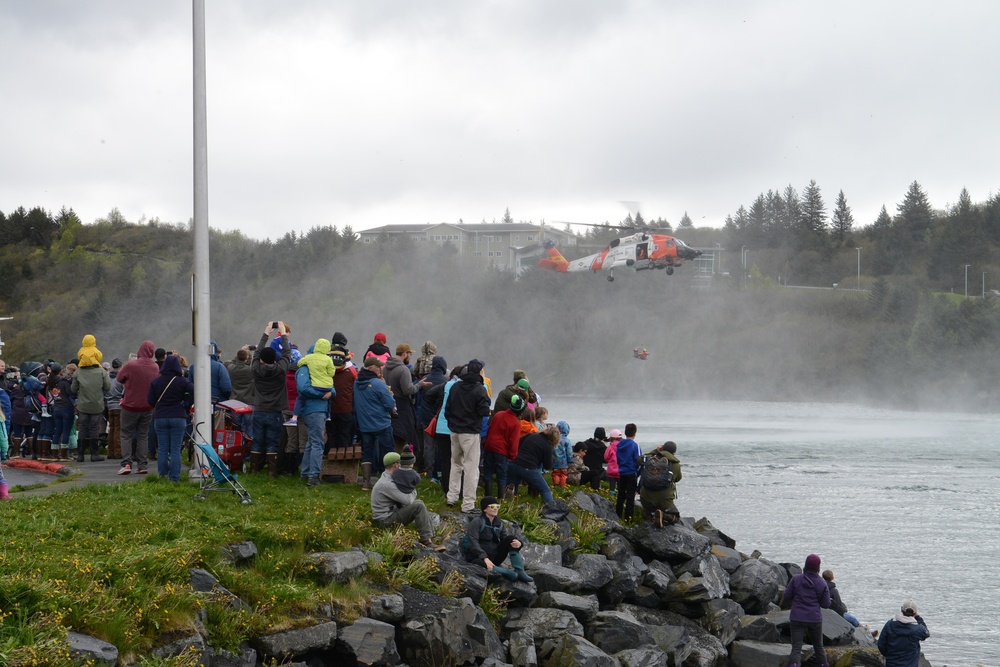 Coast Guard Air Station Kodiak helicopter crew conducts SAR demo at Kodiak Crab Festival