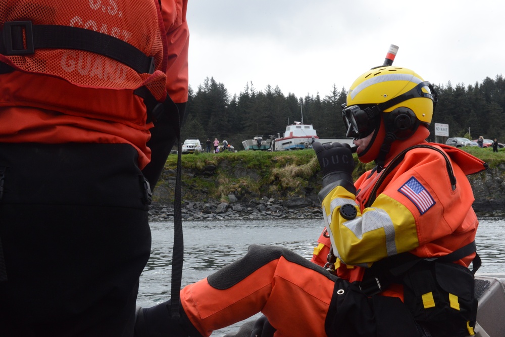 Coast Guardsmen conduct search and rescue demonstration at Kodiak Crab Festival