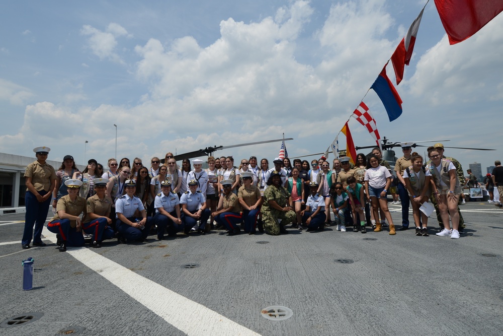 Servicewomen, Girl Scouts celebrate Fleet Week New York 2018