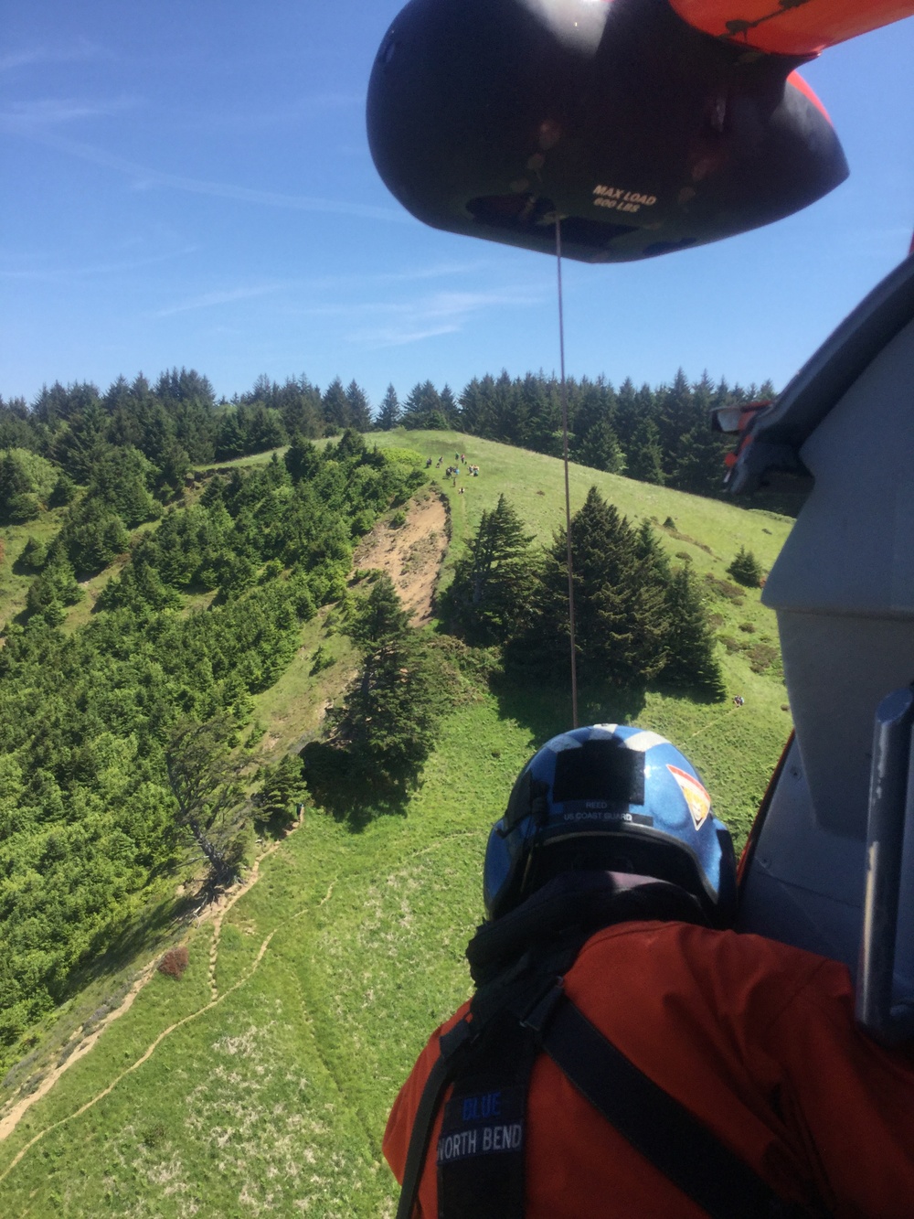 Coast Guard hoists injured hiker off beach north of Lincoln City, Ore.