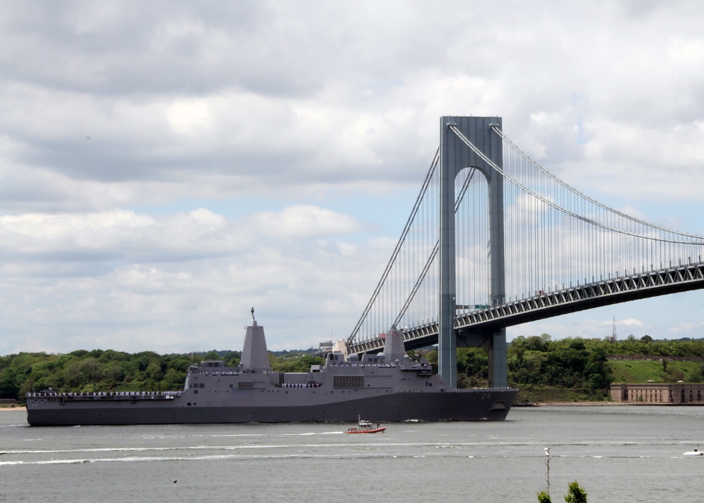 USS Arlington participates in New York City's Fleet Week 2018 Parade of Ships