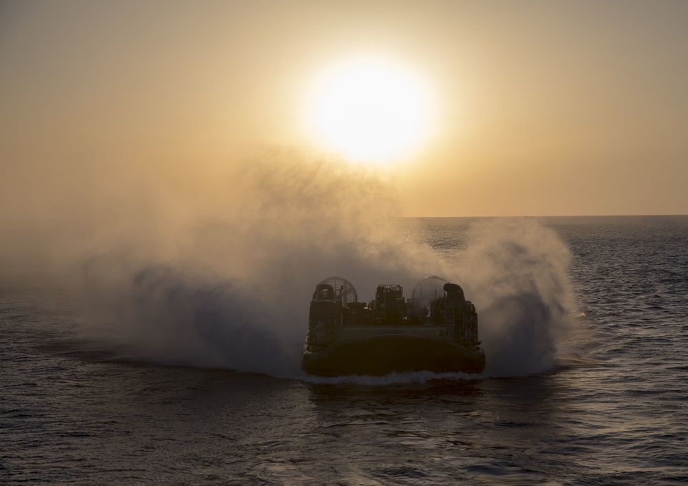 USS New York (LPD 21) LCAC operations