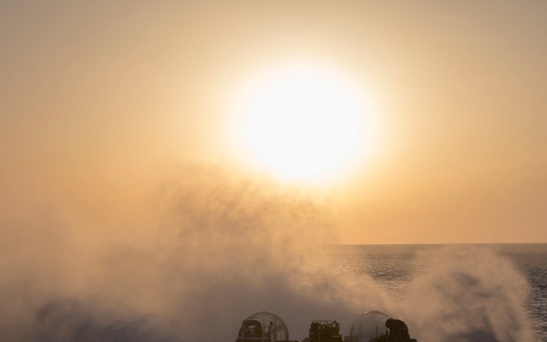 USS New York (LPD 21) LCAC operations
