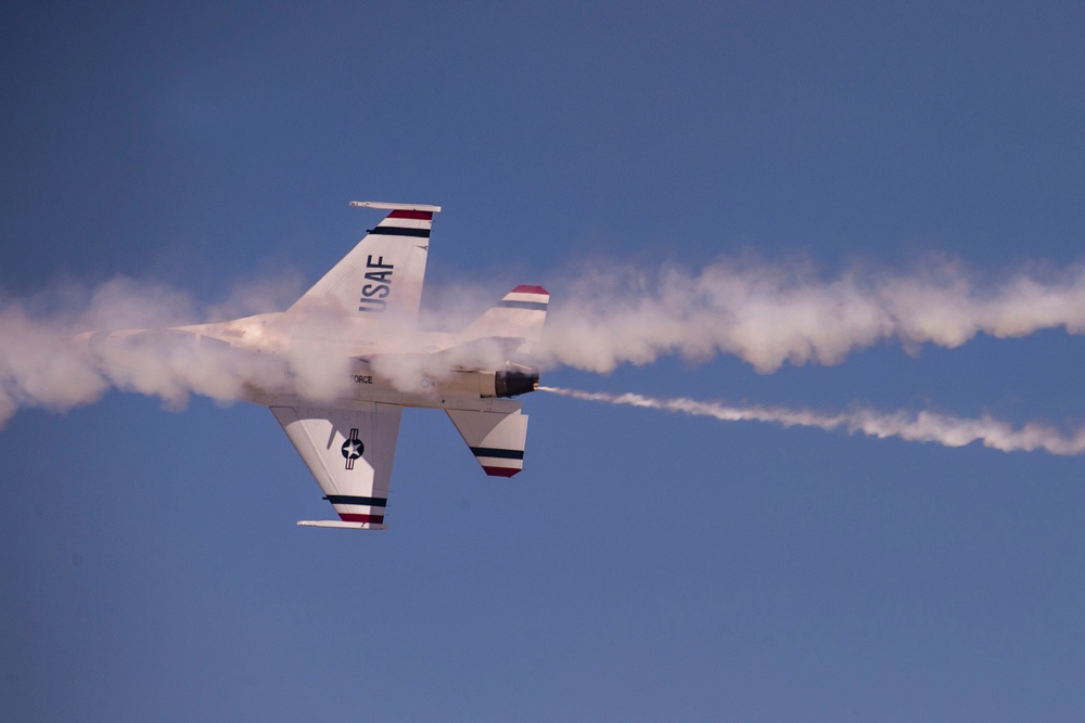 Thunderbirds practice for 2018 Cannon Air Show, Space and Tech Fest