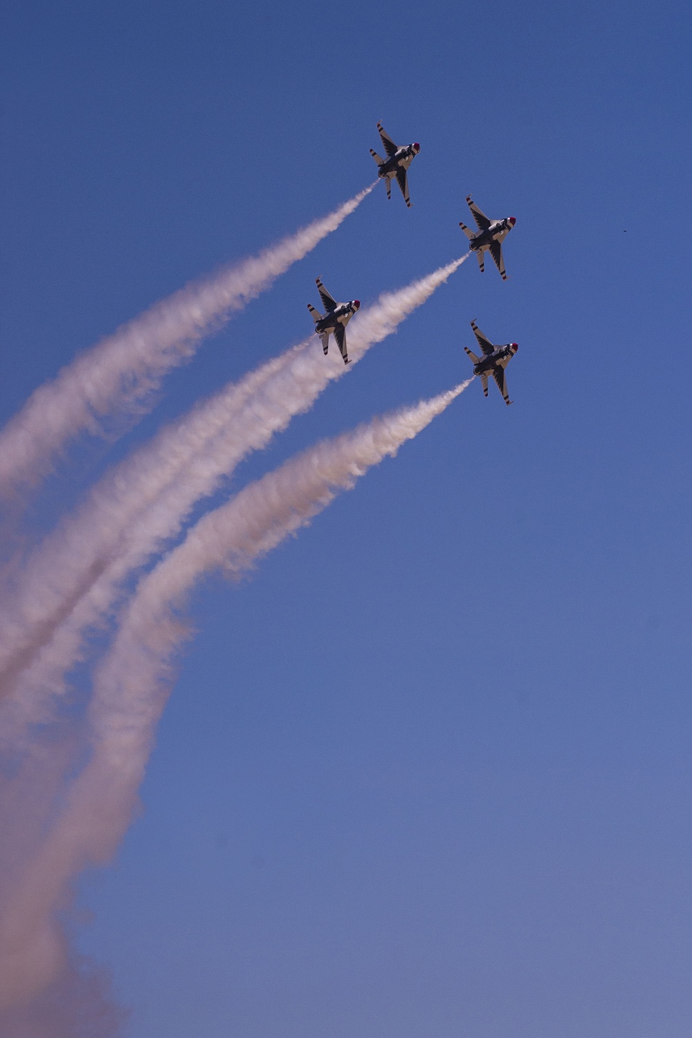 Thunderbirds practice for 2018 Cannon Air Show, Space and Tech Fest