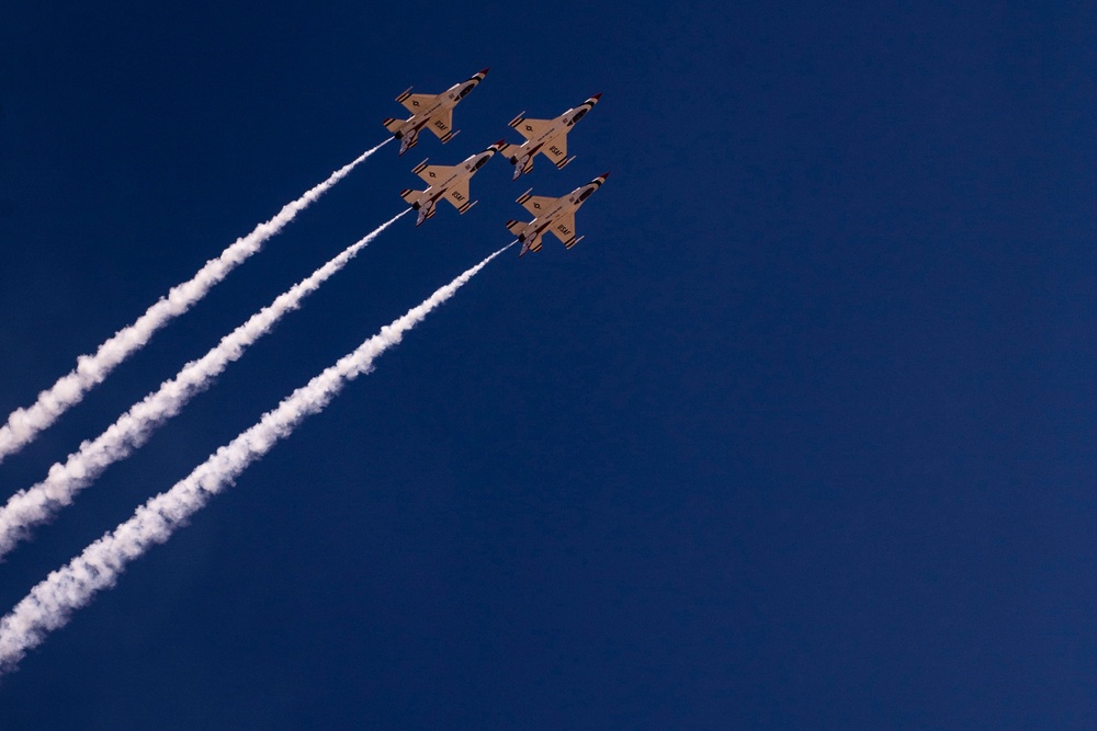 Thunderbirds practice for 2018 Cannon Air Show, Space and Tech Fest