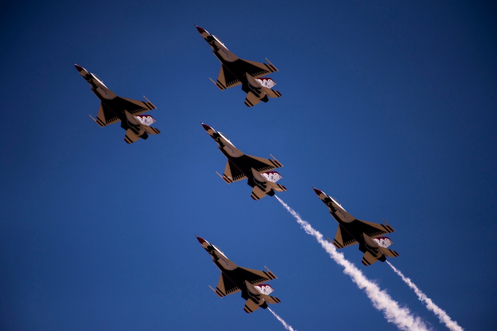 Thunderbirds practice for 2018 Cannon Air Show, Space and Tech Fest
