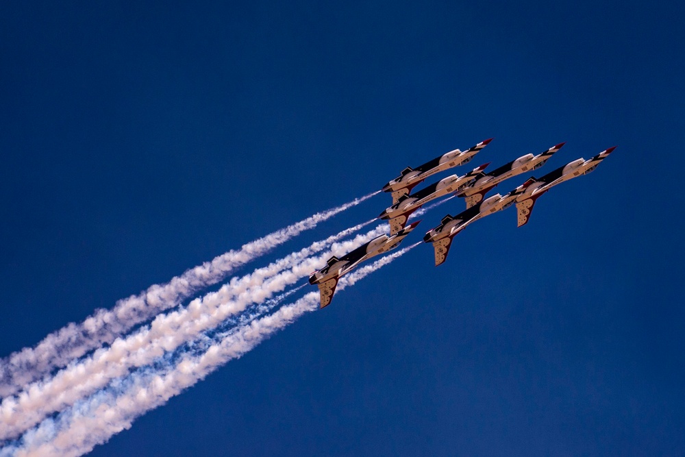 Thunderbirds practice for 2018 Cannon Air Show, Space and Tech Fest