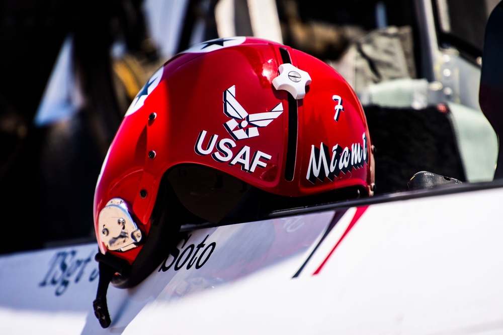 Thunderbirds practice for 2018 Cannon Air Show, Space and Tech Fest