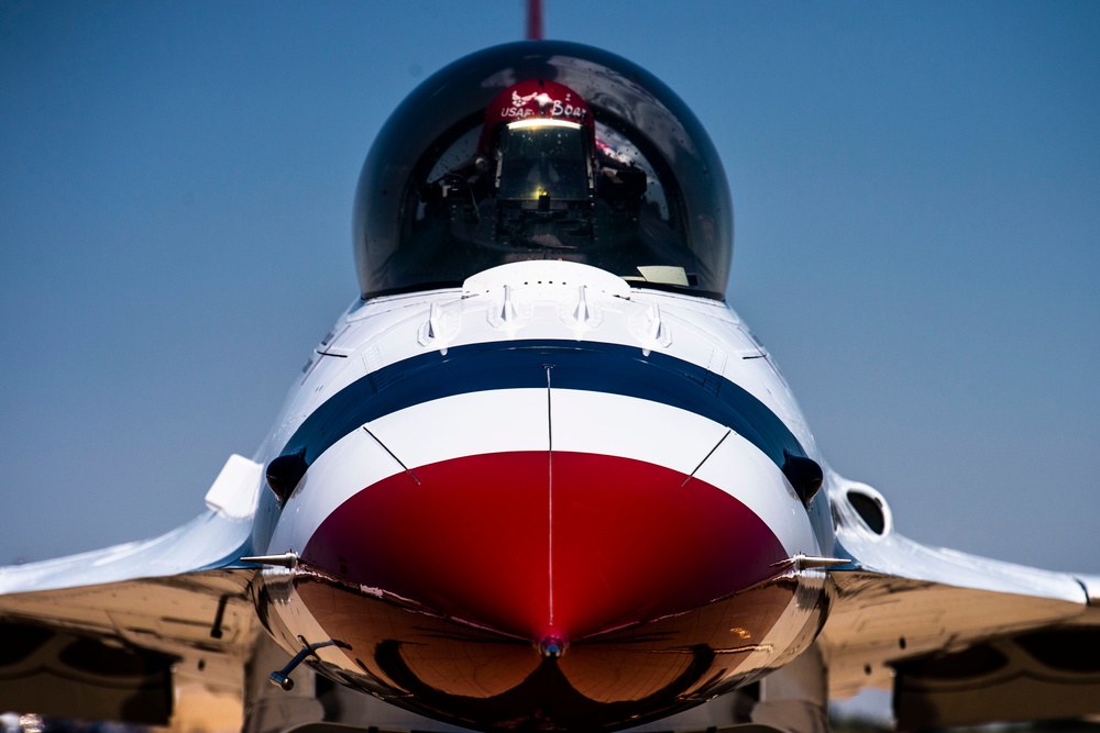 Thunderbirds practice for 2018 Cannon Air Show, Space and Tech Fest