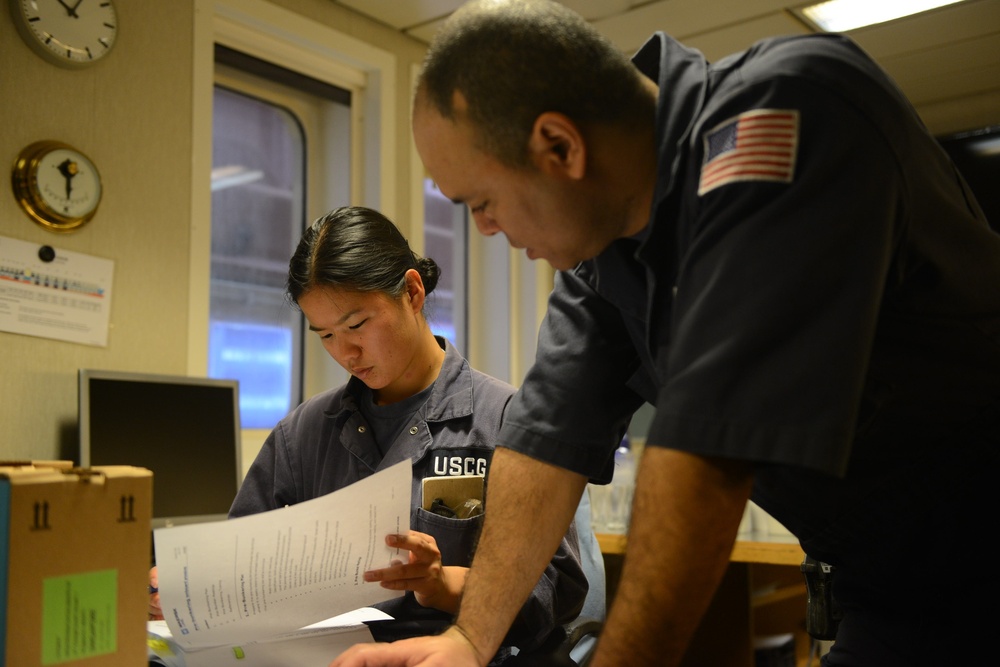 Coast Guard attends Sofie Maersk in Honolulu