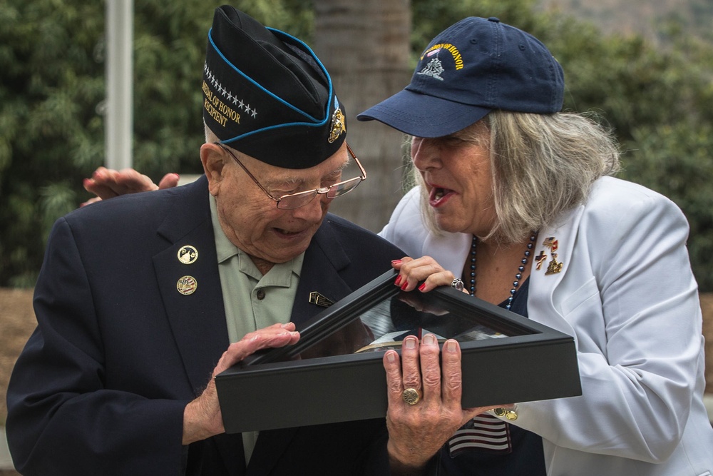 Retired CWO4 Hershel &quot;Woody&quot; Williams visits 62 Area Memorial Garden