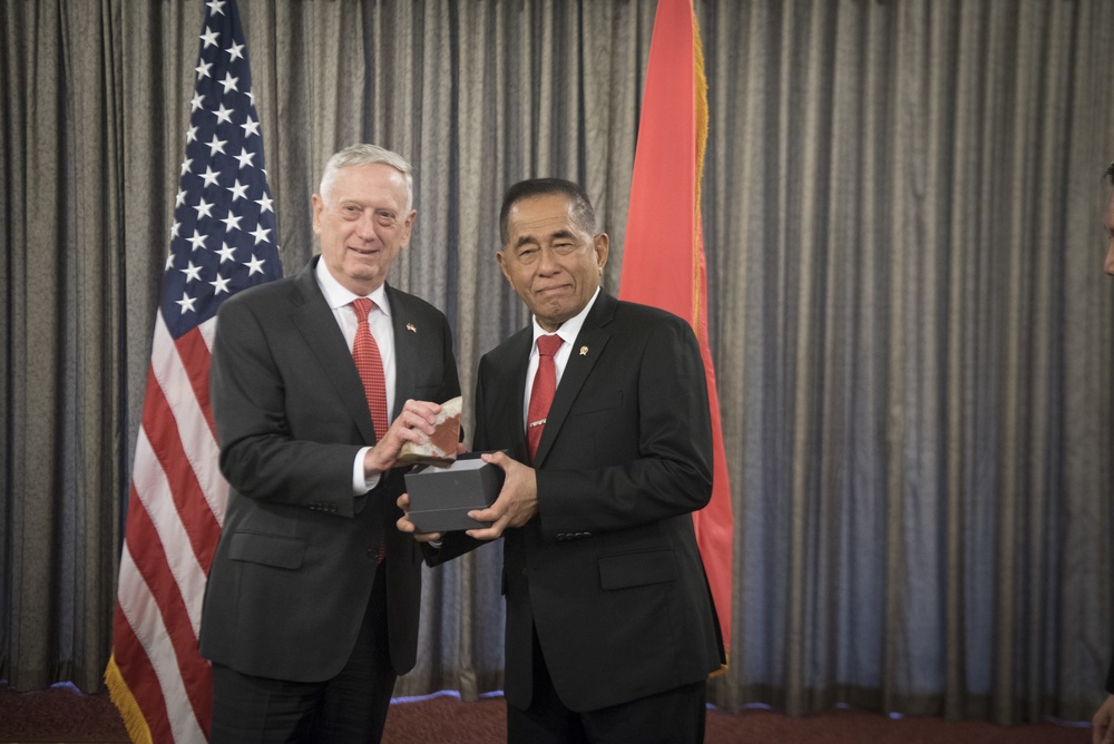 SD meets with Indonesia Minister Ryamizard Ryacuda