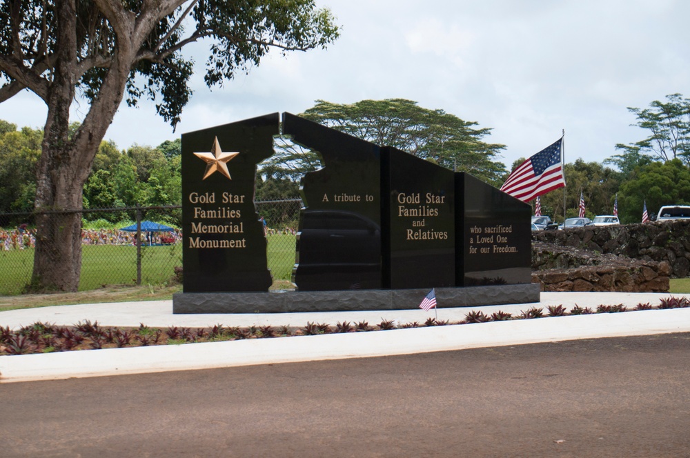 Hawaii governor hosts Memorial Day ceremony