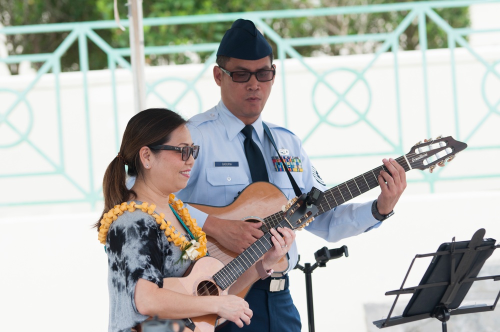 Hawaii governor hosts Memorial Day ceremony