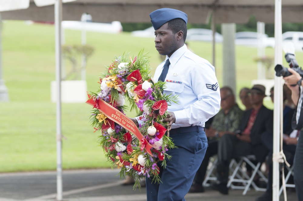 Hawaii governor hosts Memorial Day ceremony